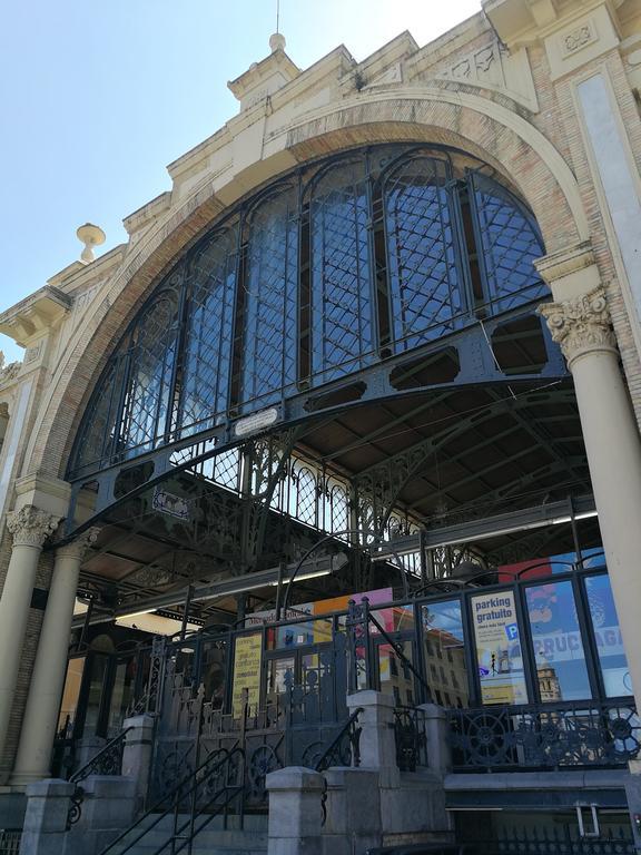 18 Torres Mercado Central Saragosse Extérieur photo